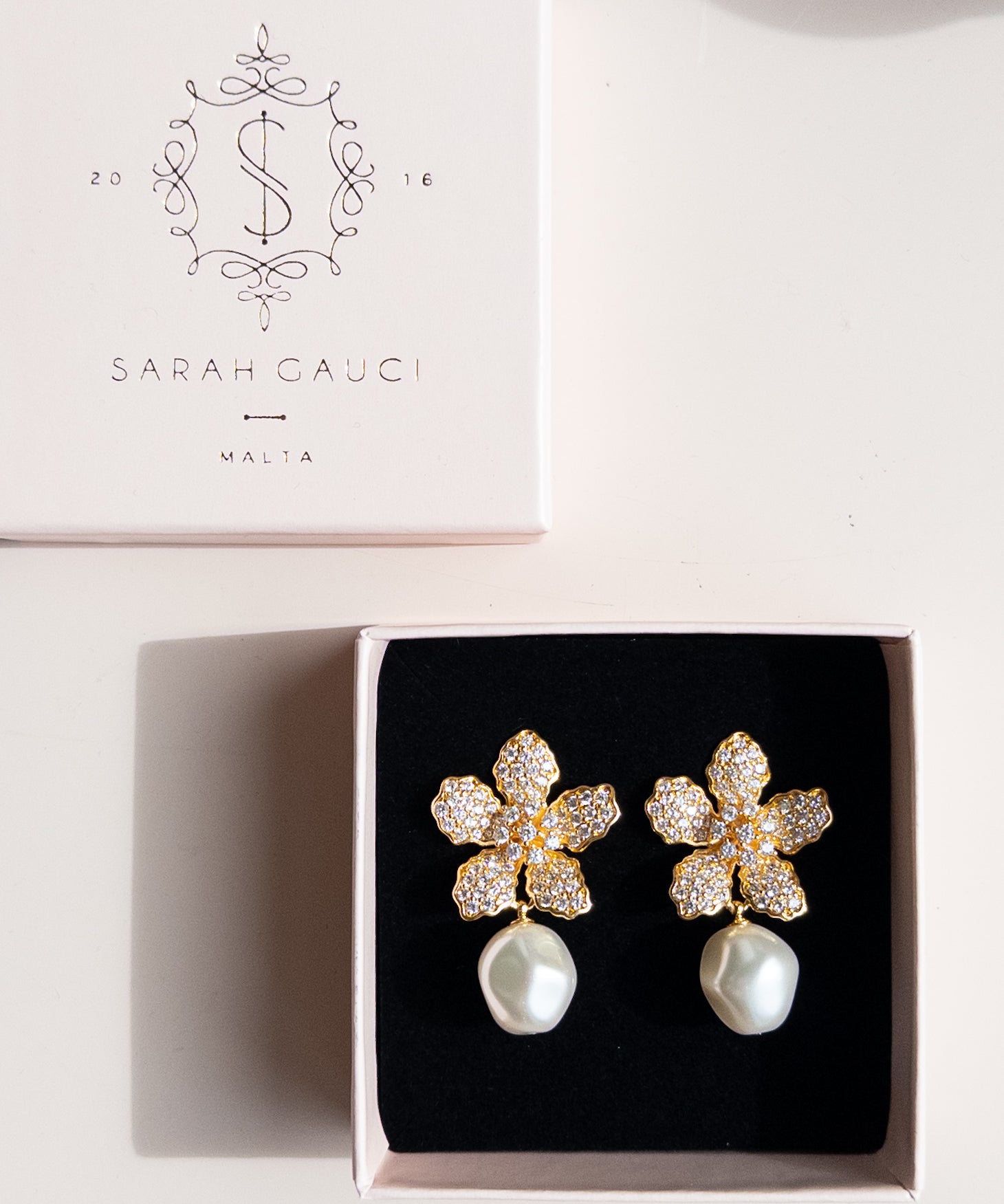 Floral wedding earrings with pearls wedding day jewelry for the bride in gold plating