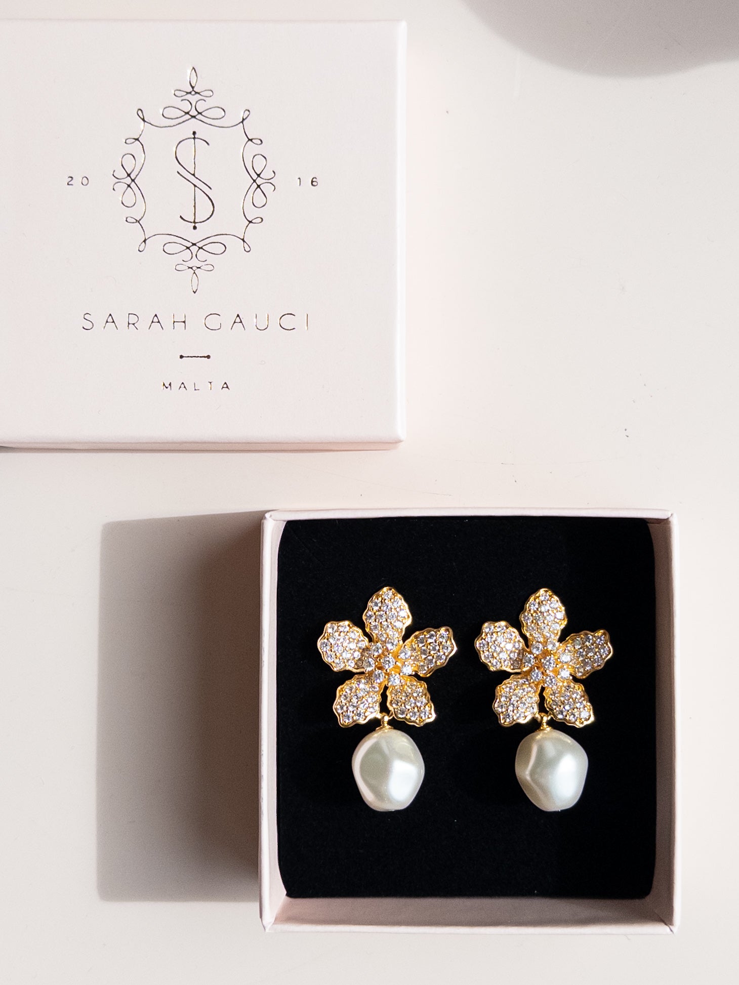 Floral wedding earrings with pearls wedding day jewelry for the bride in gold plating