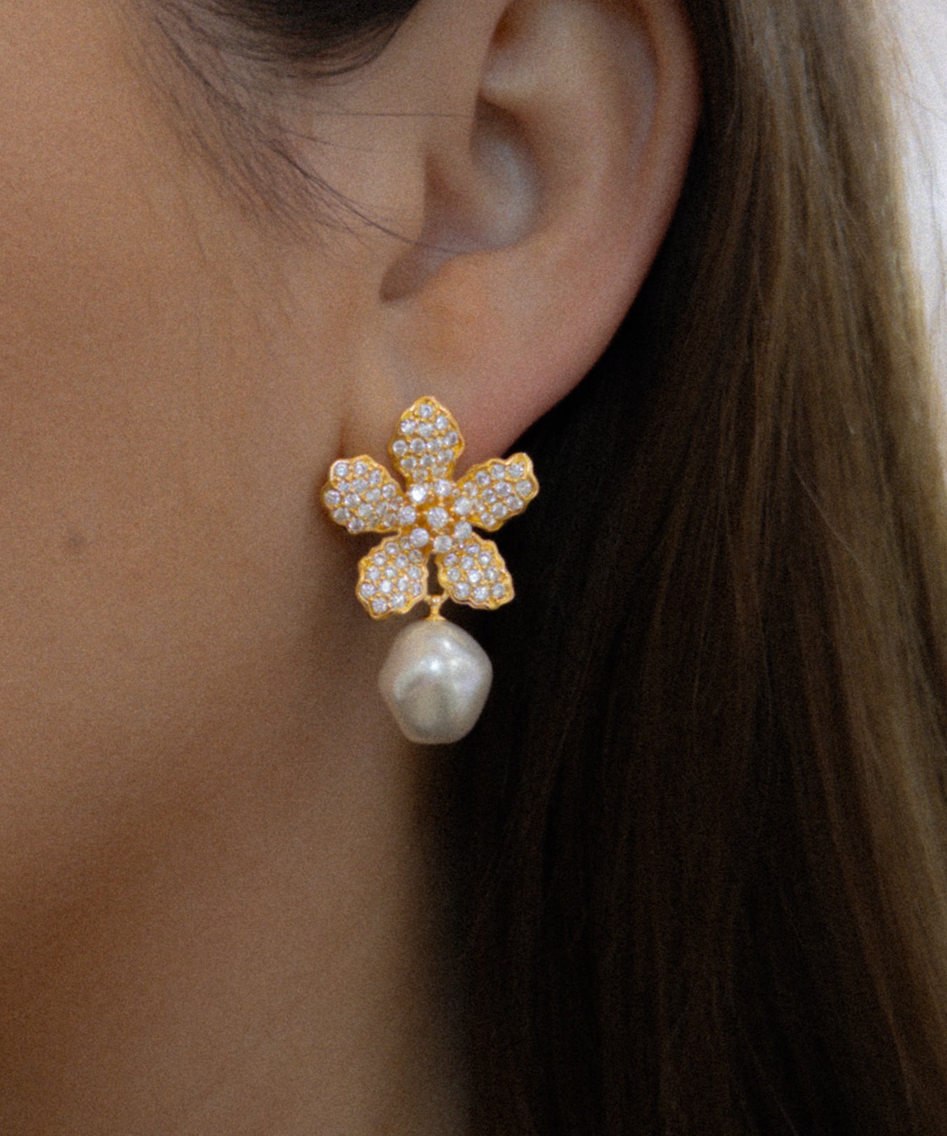 Floral wedding earrings with pearls wedding day jewelry for the bride in gold plating floral earrings malta wedding