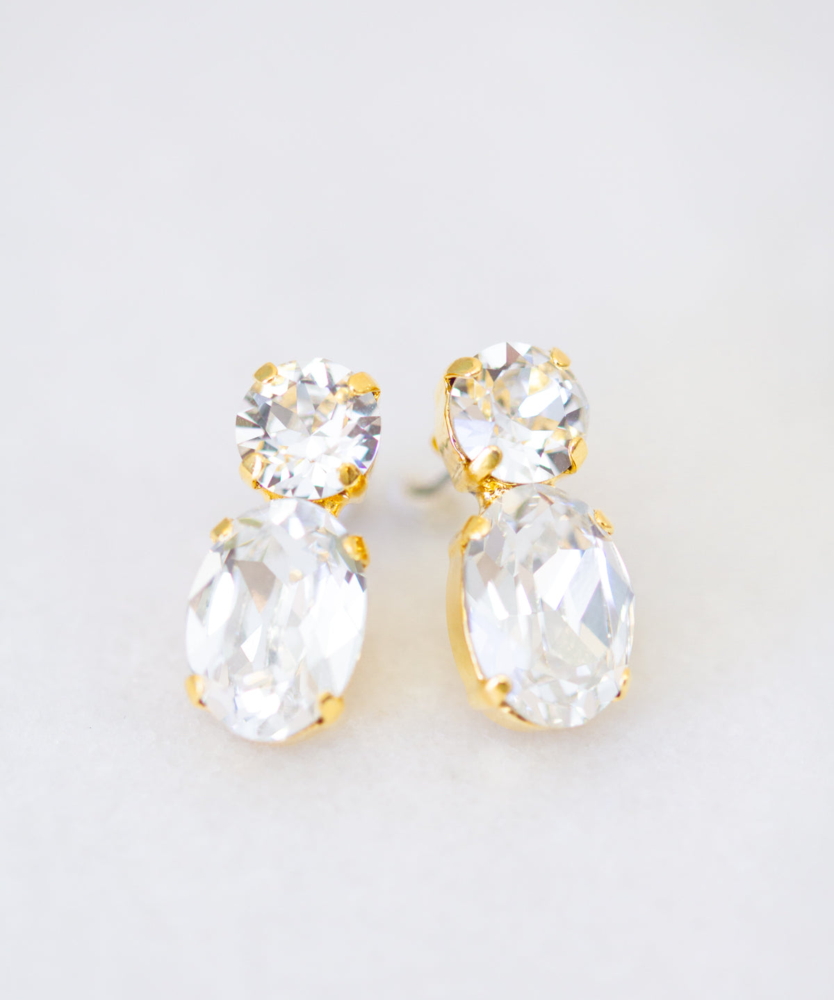 bridal earrings
wedding jewelry
teardrop earrings
wedding accessories
fine jewelry
elegant bridal style
bride jewelry
wedding sparkle
bridal accessories
timeless wedding style
wedding day jewelry
jewelry for brides
classic wedding look
bridal elegance
luxury wedding jewelry
wedding inspiration
wedding fashion
statement earrings for brides
wedding day details
jewelry for weddings