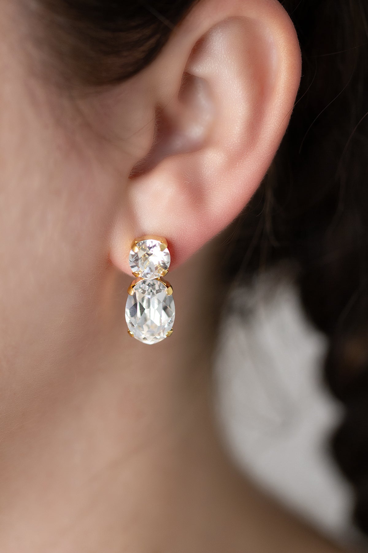 bridal earrings
wedding jewelry
teardrop earrings
wedding accessories
fine jewelry
elegant bridal style
bride jewelry
wedding sparkle
bridal accessories
timeless wedding style
wedding day jewelry
jewelry for brides
classic wedding look
bridal elegance
luxury wedding jewelry
wedding inspiration
wedding fashion
statement earrings for brides
wedding day details
jewelry for weddings