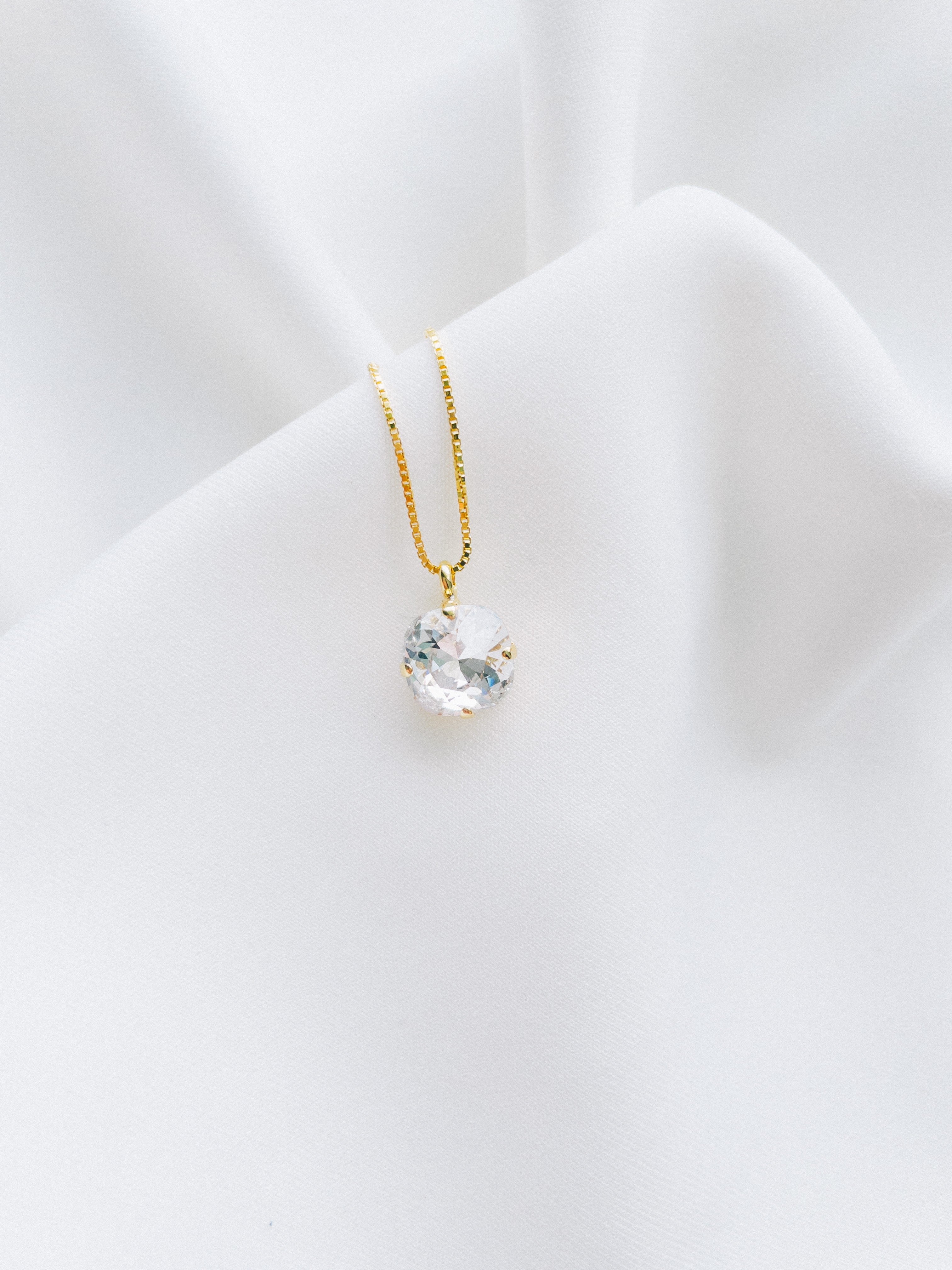 bridal earrings
wedding jewelry
teardrop earrings
wedding accessories
fine jewelry
elegant bridal style
bride jewelry
wedding sparkle
bridal accessories
timeless wedding style
wedding day jewelry
jewelry for brides
classic wedding look
bridal elegance
luxury wedding jewelry
wedding inspiration
wedding fashion
statement earrings for brides
wedding day details
jewelry for weddings
